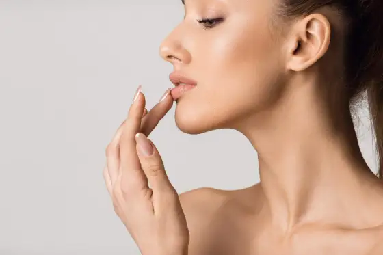 Lip flip bez powiększania ust - efekty, cena i ryzyko